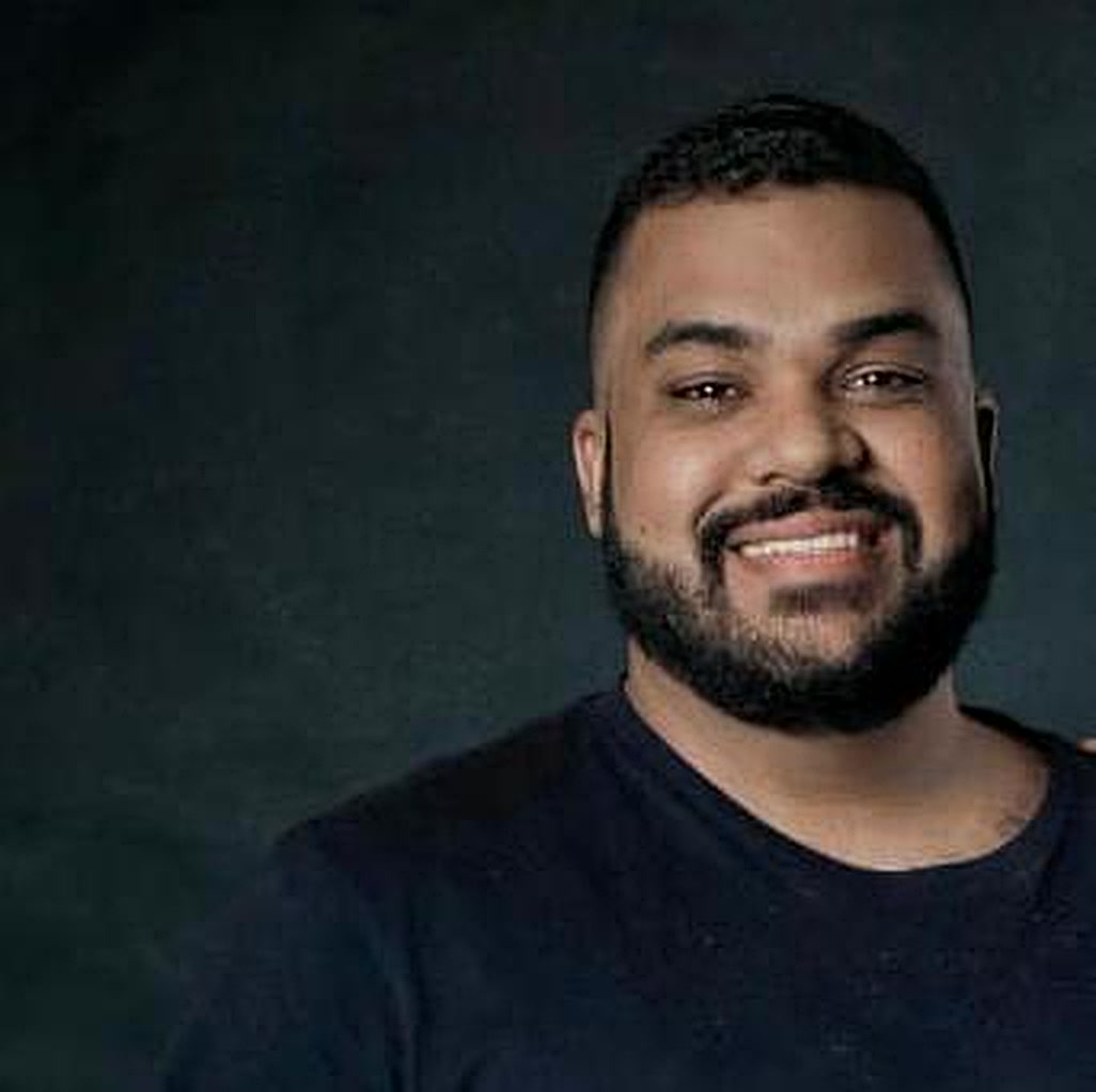 Nabil, criador do Meta Batida, sorrindo